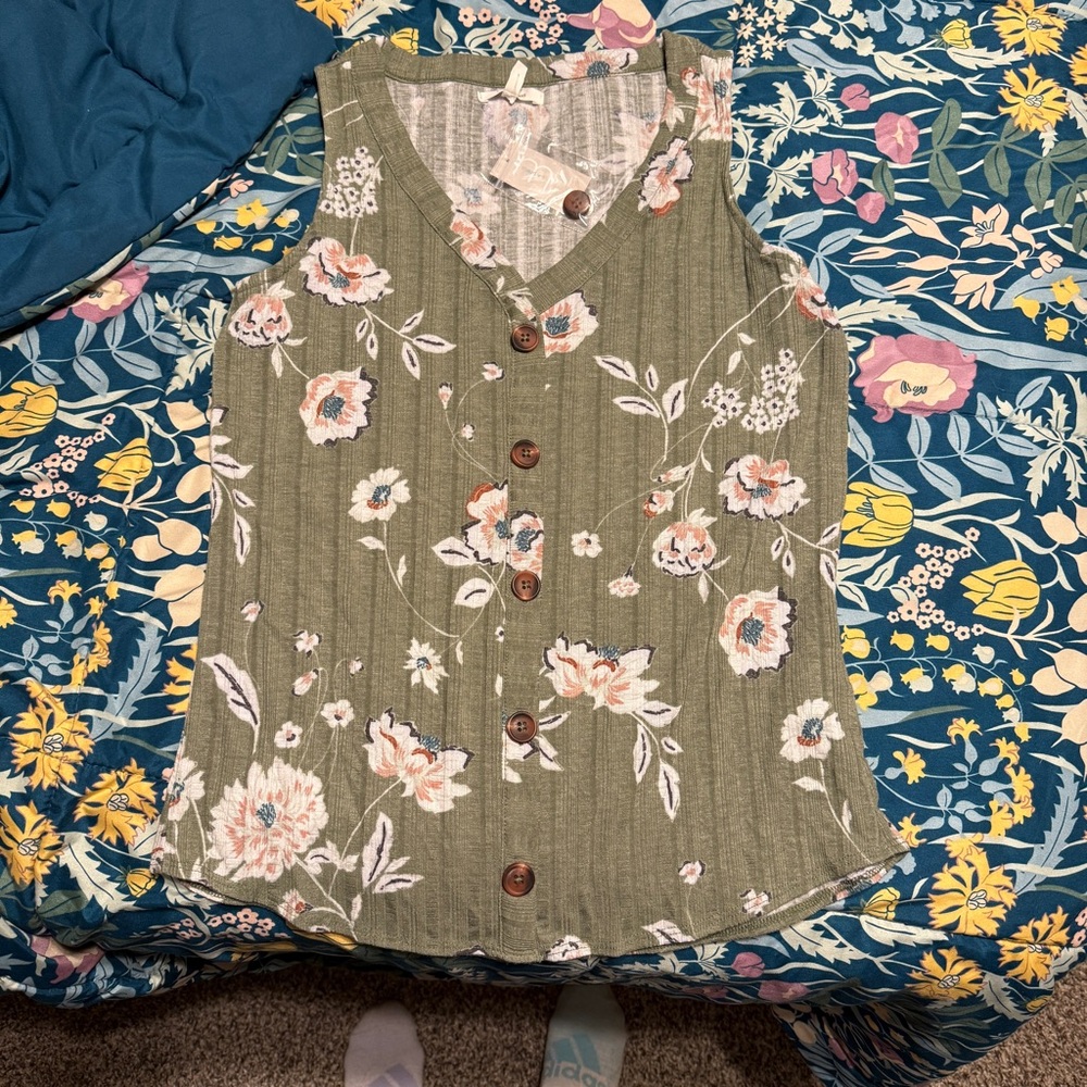 Maurice’s Floral Button-Down Sleeveless Top